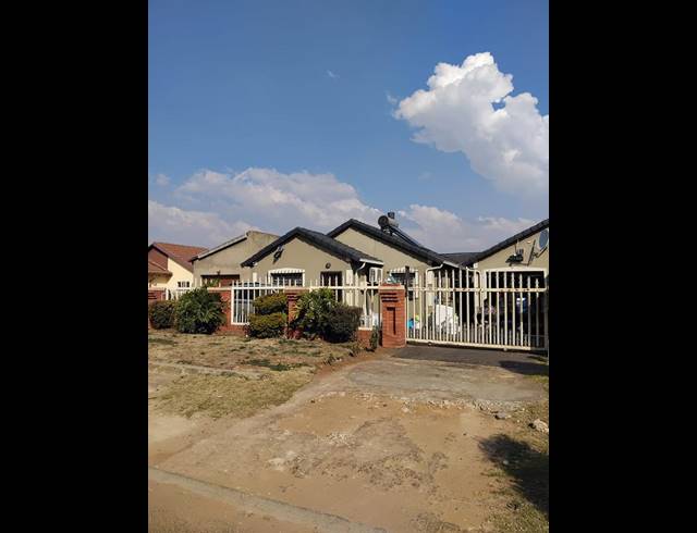 3 BEDROOM HOUSE FOR SALE IN LEONDALE